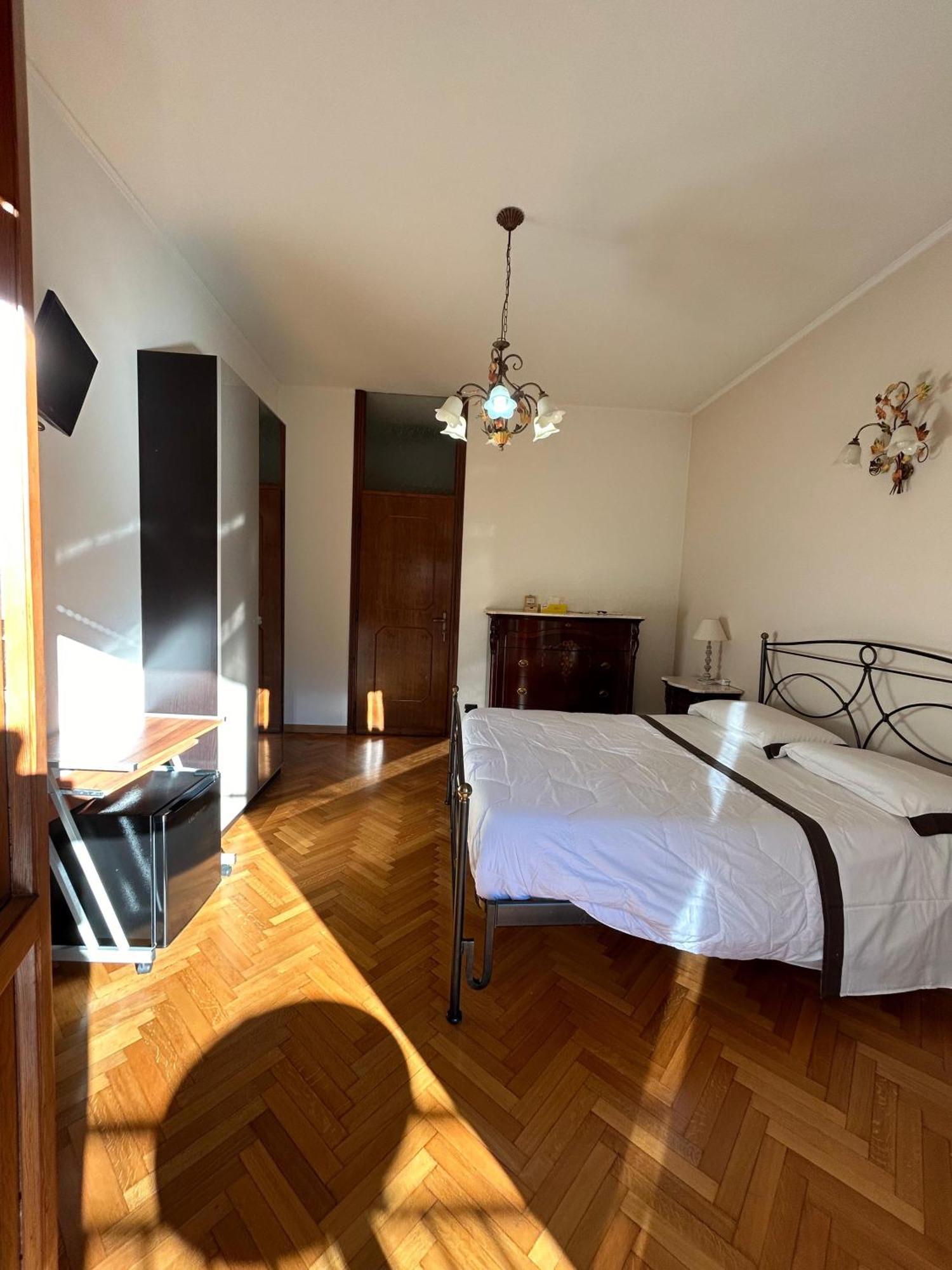 B&B Southitaly Бусто-Арсіціо Екстер'єр фото