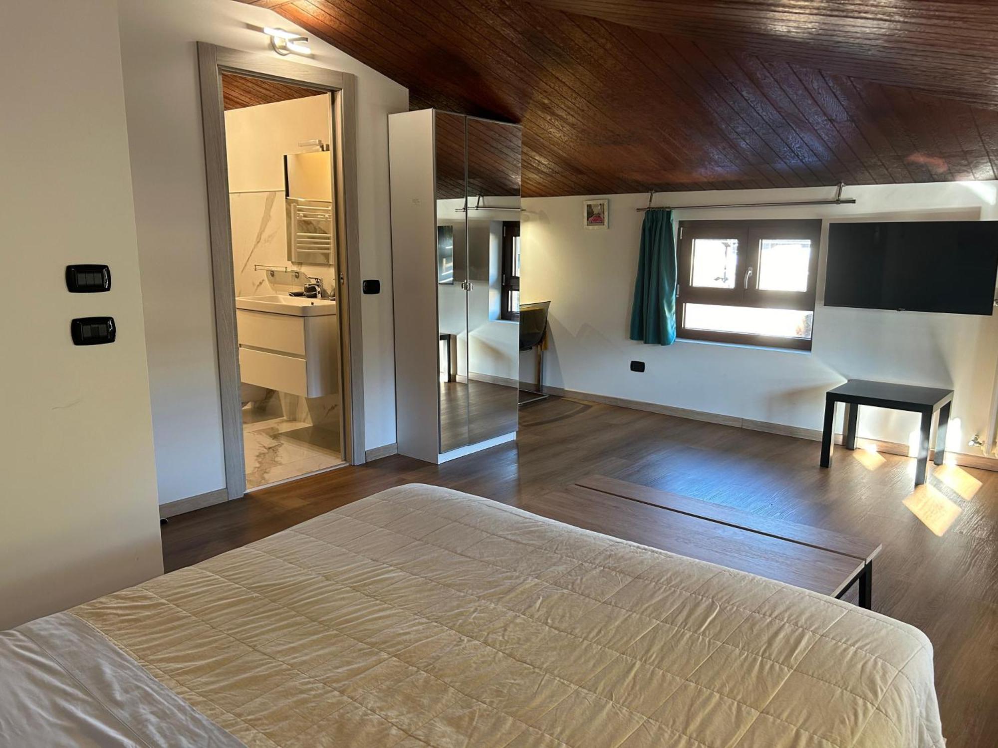 B&B Southitaly Бусто-Арсіціо Екстер'єр фото