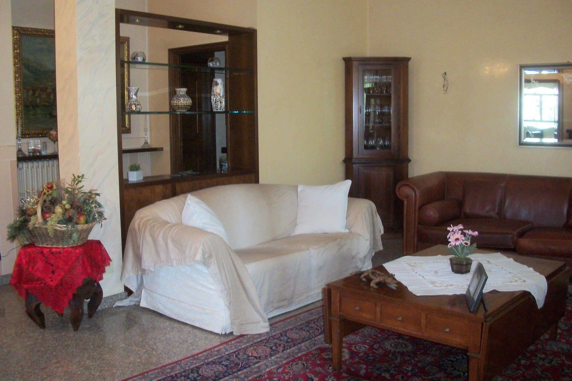 B&B Southitaly Бусто-Арсіціо Екстер'єр фото