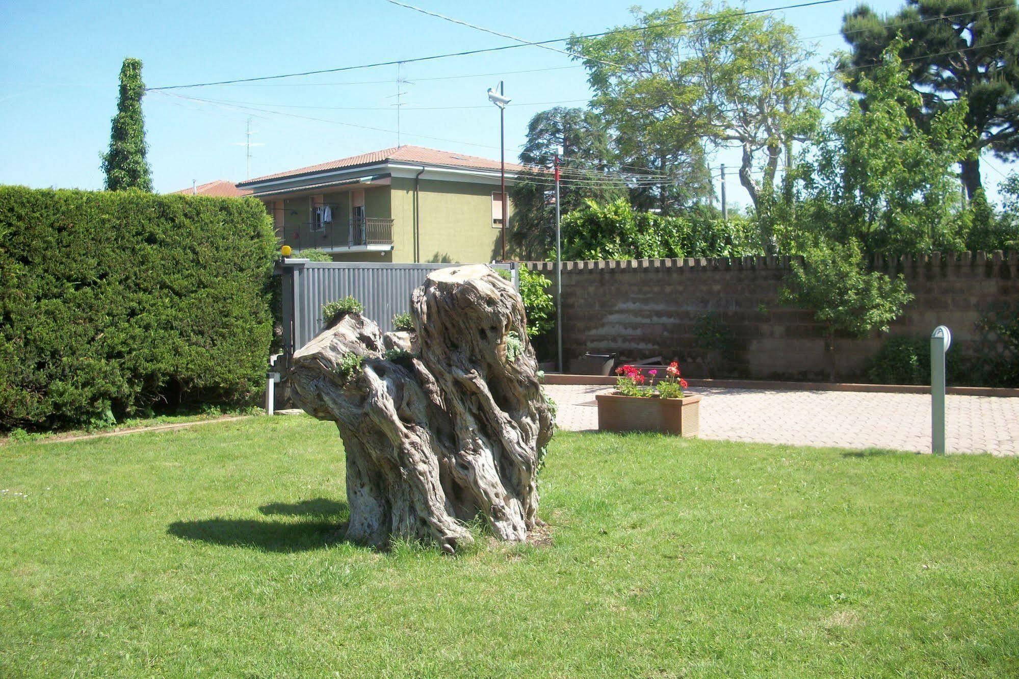 B&B Southitaly Бусто-Арсіціо Екстер'єр фото
